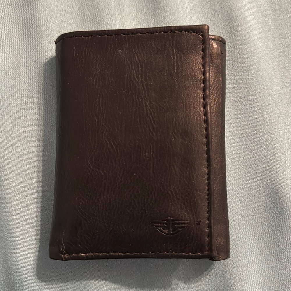 Dockers Trifold Wallet